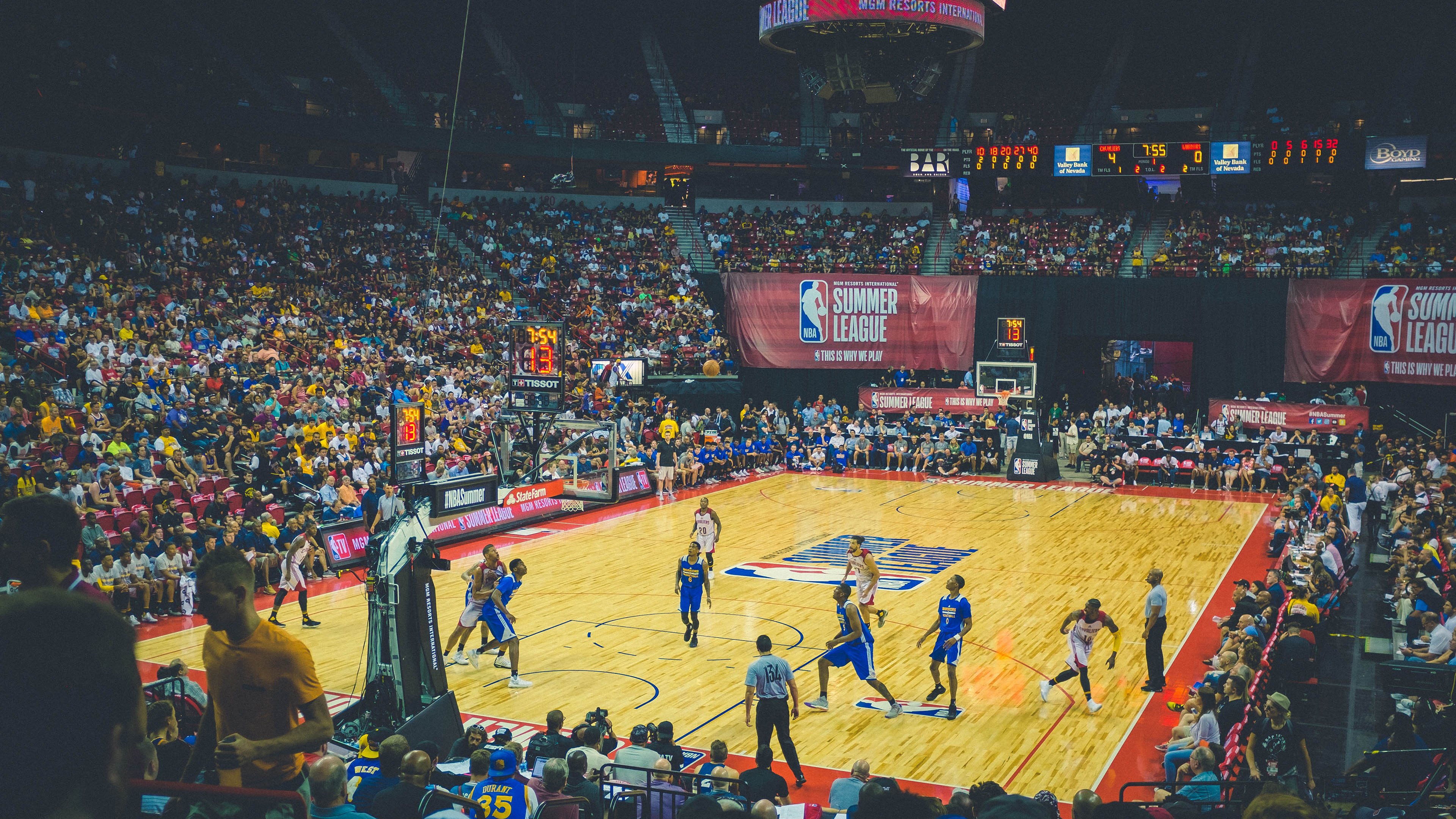 Rookie新星刷新纪录表现突出，塞尔维亚队前途光明！赛场气氛高涨